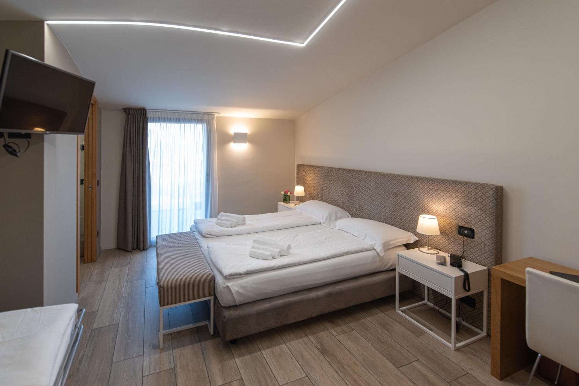 Ile Hotel Песк'єра-дель-Гарда Екстер'єр фото